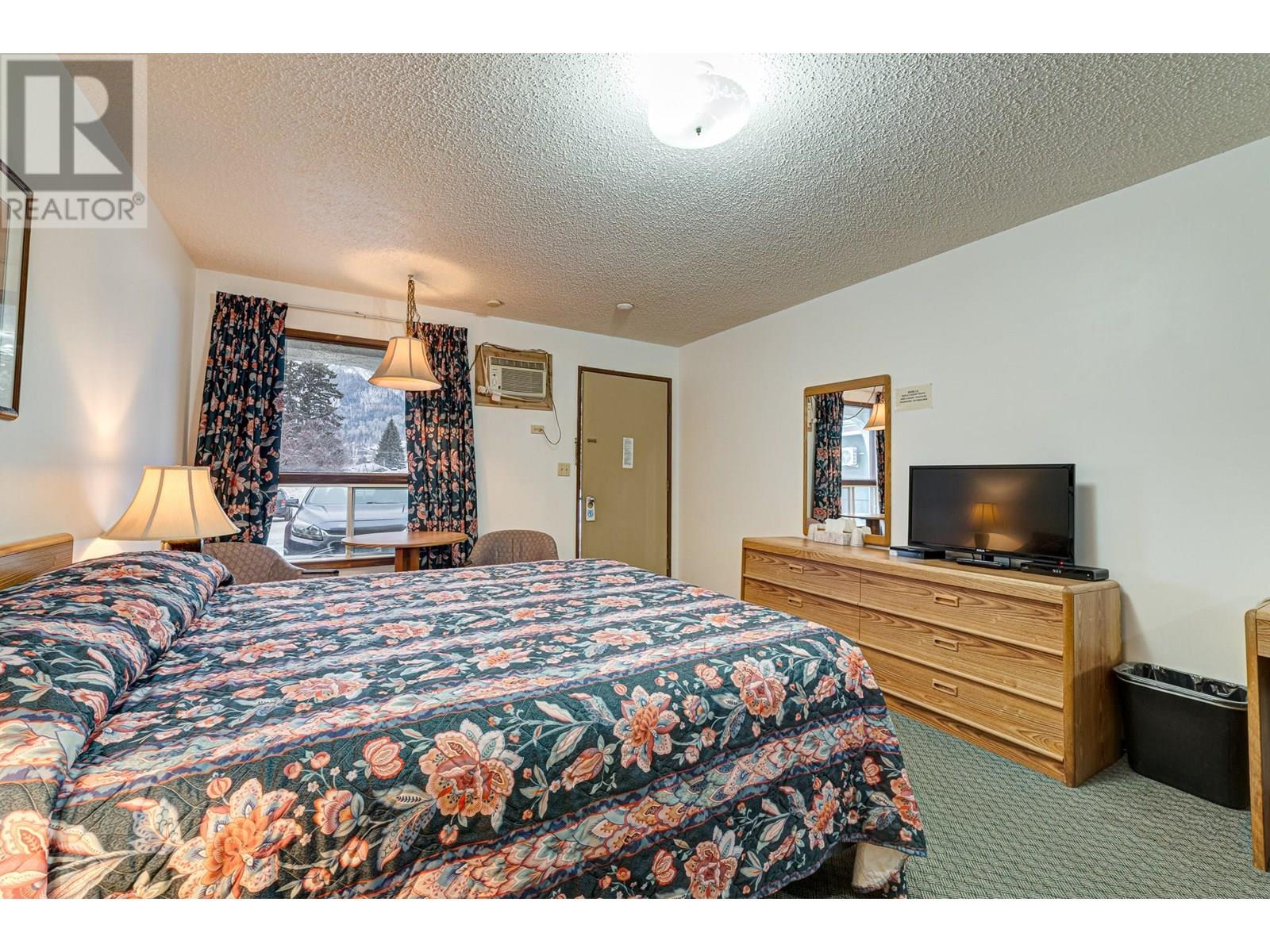 1302 Highway 3, Fernie, British Columbia  V0B 1M5 - Photo 9 - 10331398