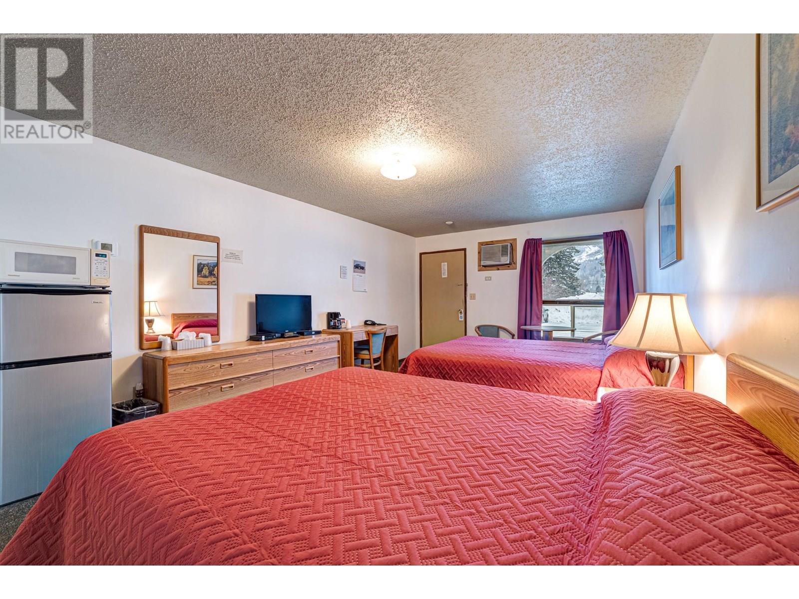 1302 Highway 3, Fernie, British Columbia  V0B 1M5 - Photo 13 - 10331398