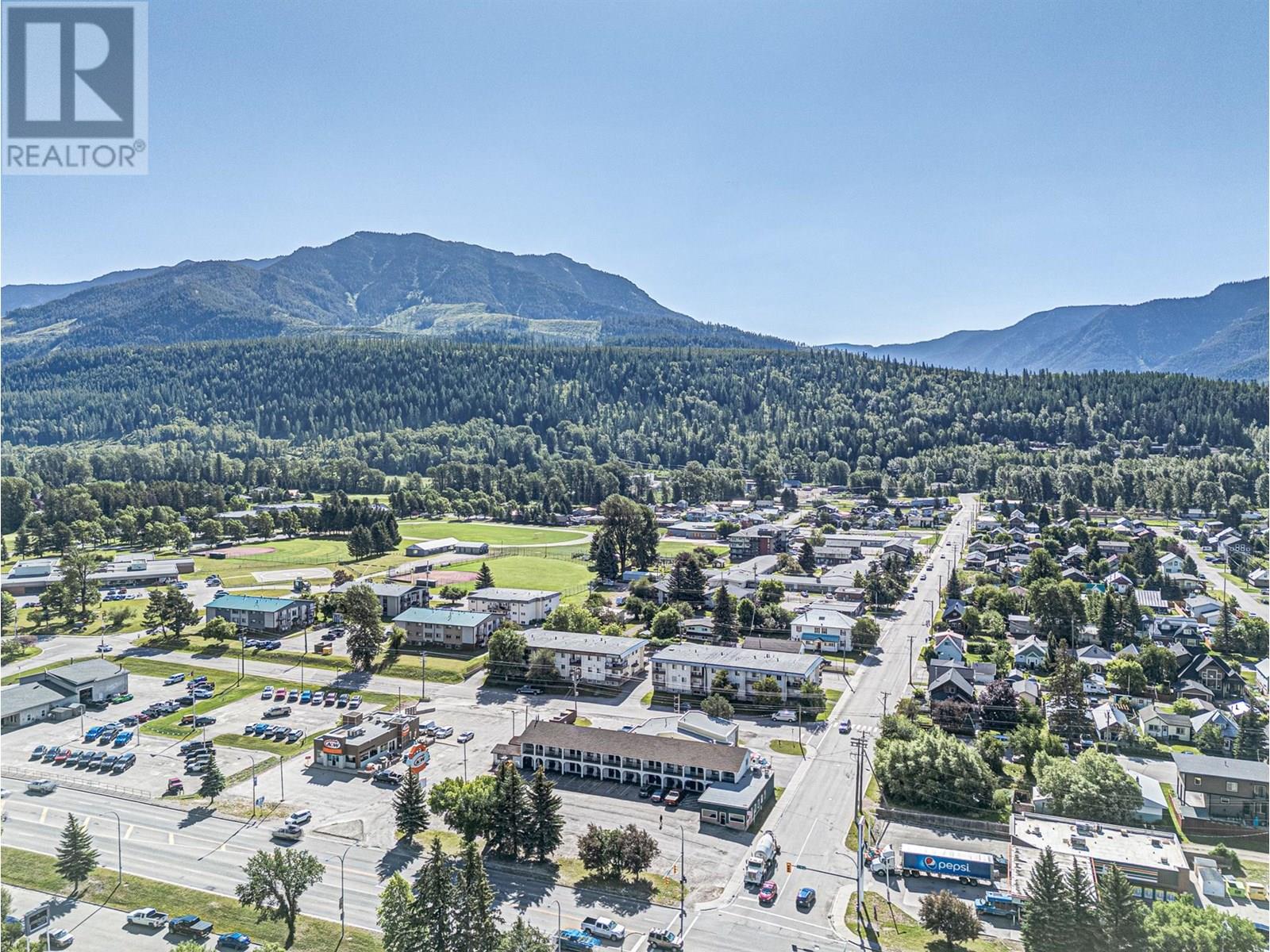 1302 Highway 3, Fernie, British Columbia  V0B 1M5 - Photo 5 - 10331398