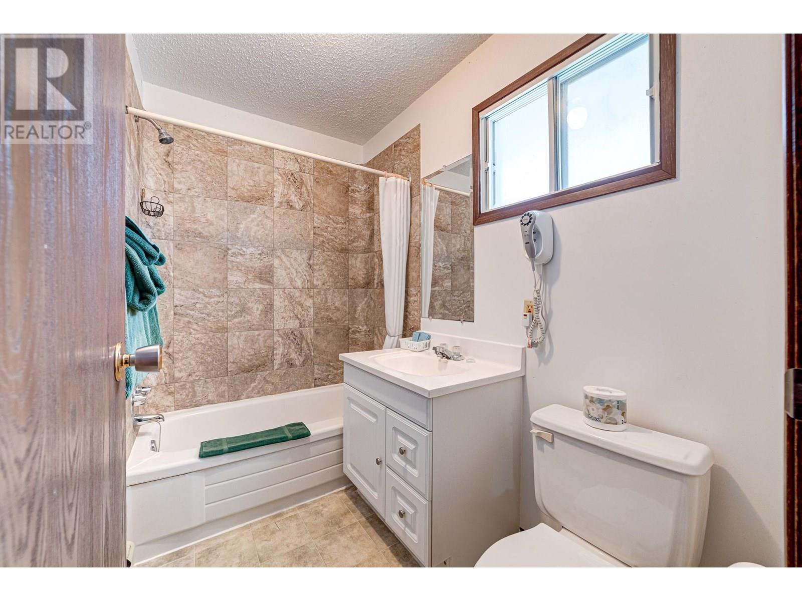1302 Highway 3, Fernie, British Columbia  V0B 1M5 - Photo 18 - 10331398
