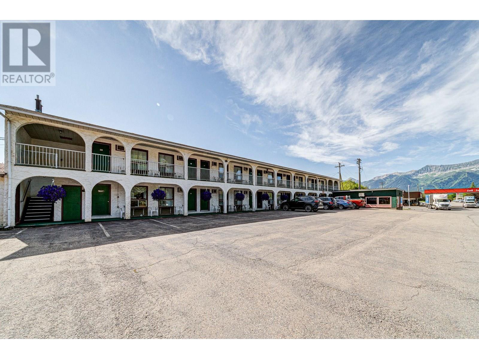 1302 Highway 3, Fernie, British Columbia  V0B 1M5 - Photo 2 - 10331398