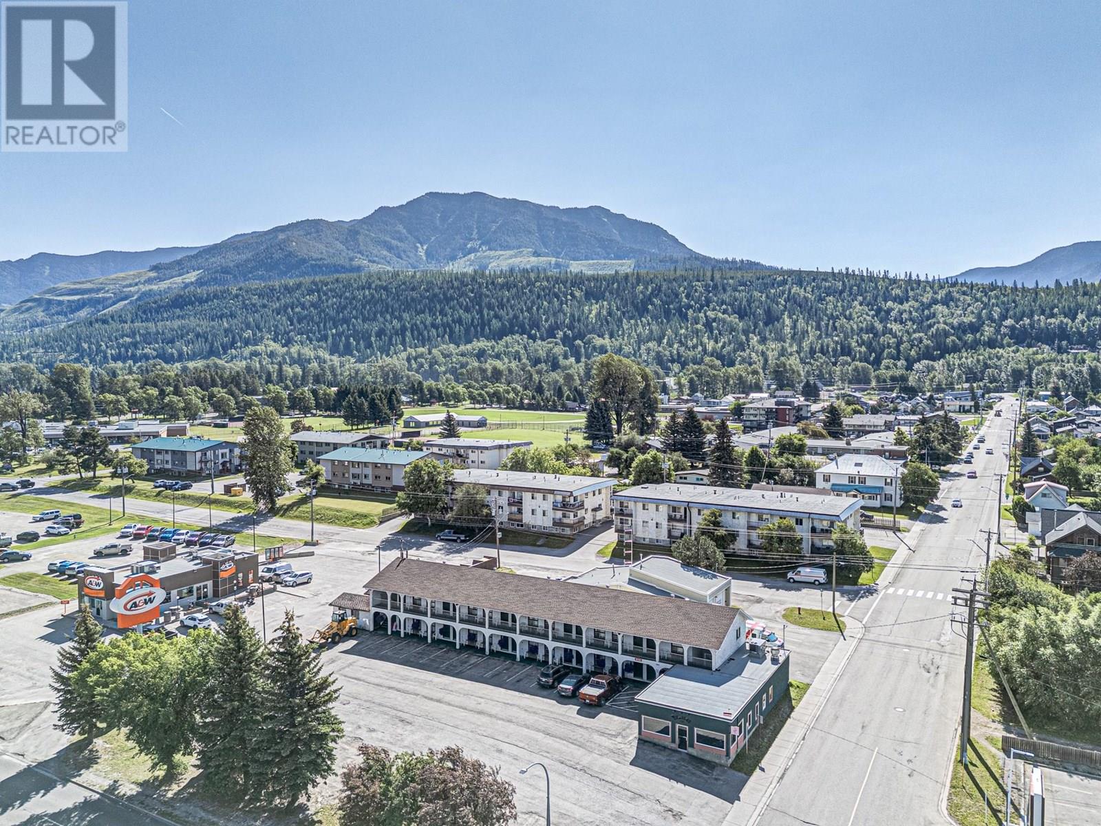 1302 Highway 3, Fernie, British Columbia  V0B 1M5 - Photo 32 - 10331398