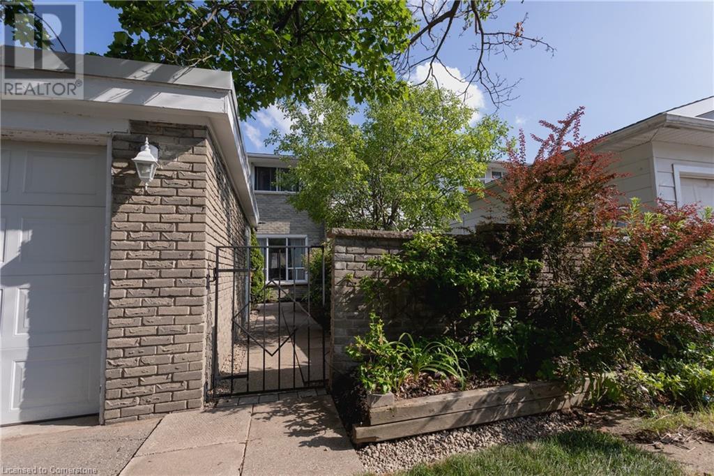 Property at 57 RALGREEN Crescent image 5