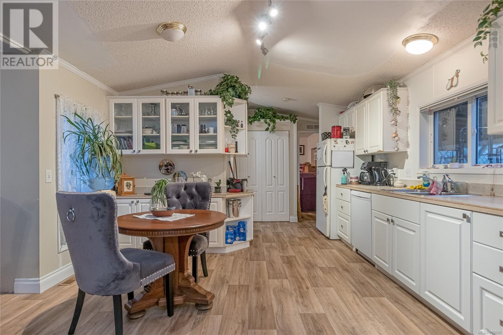 2450/2440 Whistler Rd W, Qualicum Beach, British Columbia  V9K 2A6 - Photo 5 - 989095