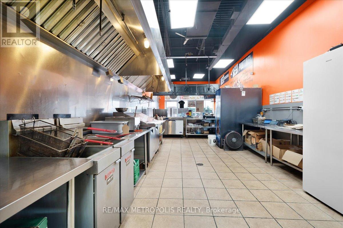 10 - 450 Holland Street W, Bradford West Gwillimbury (Bradford), Ontario  L3Z 0J4 - Photo 4 - N12280442