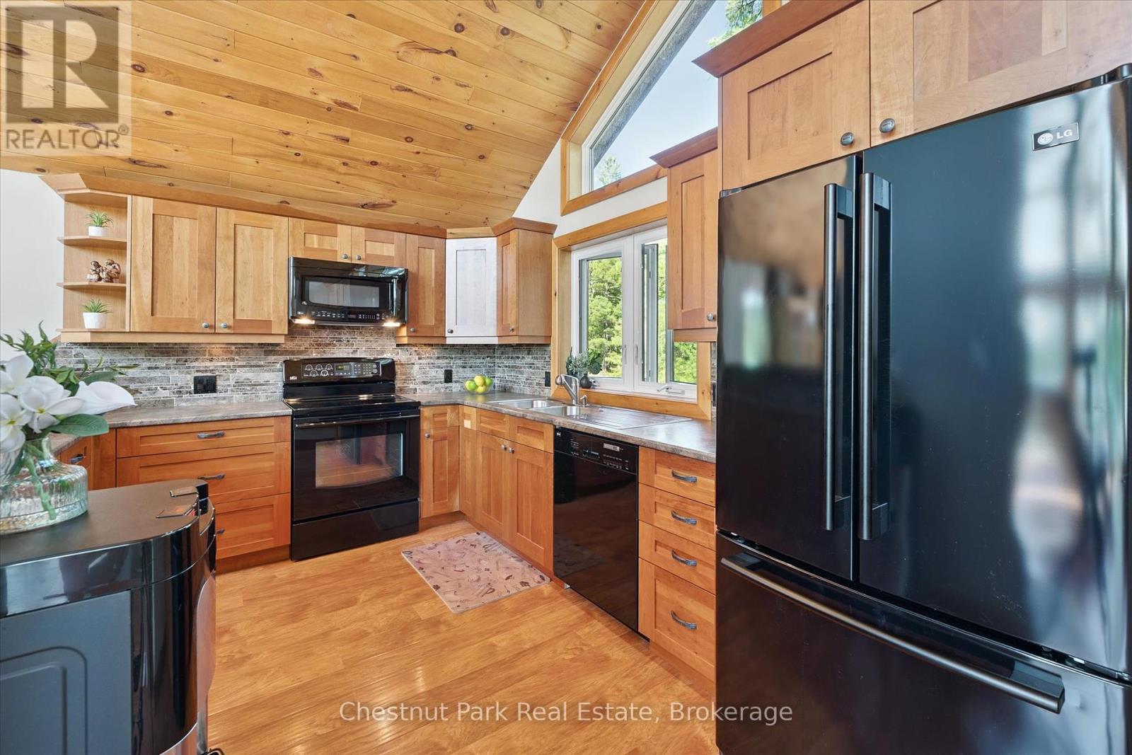 1 Diamond Island, Gravenhurst, Ontario  P1P 1R3 - Photo 17 - X12280494