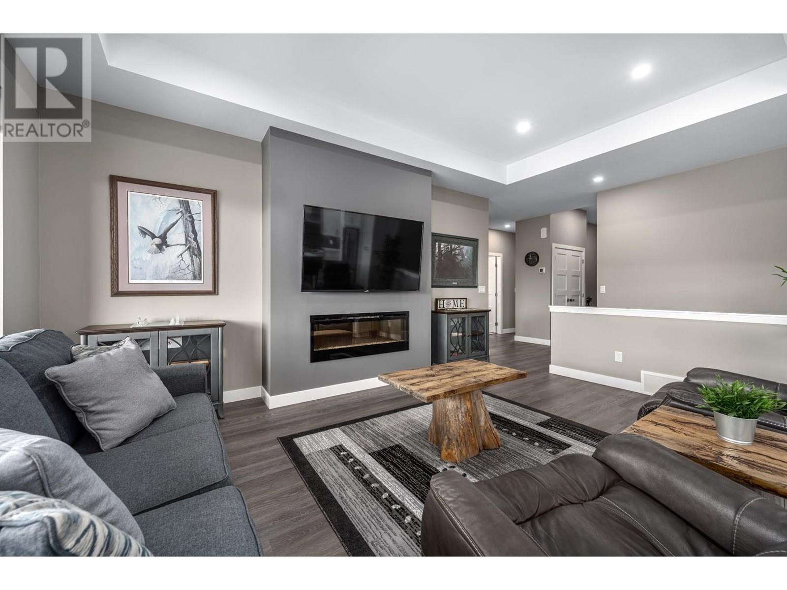 Property at 4038 Rio Vista Way image 2