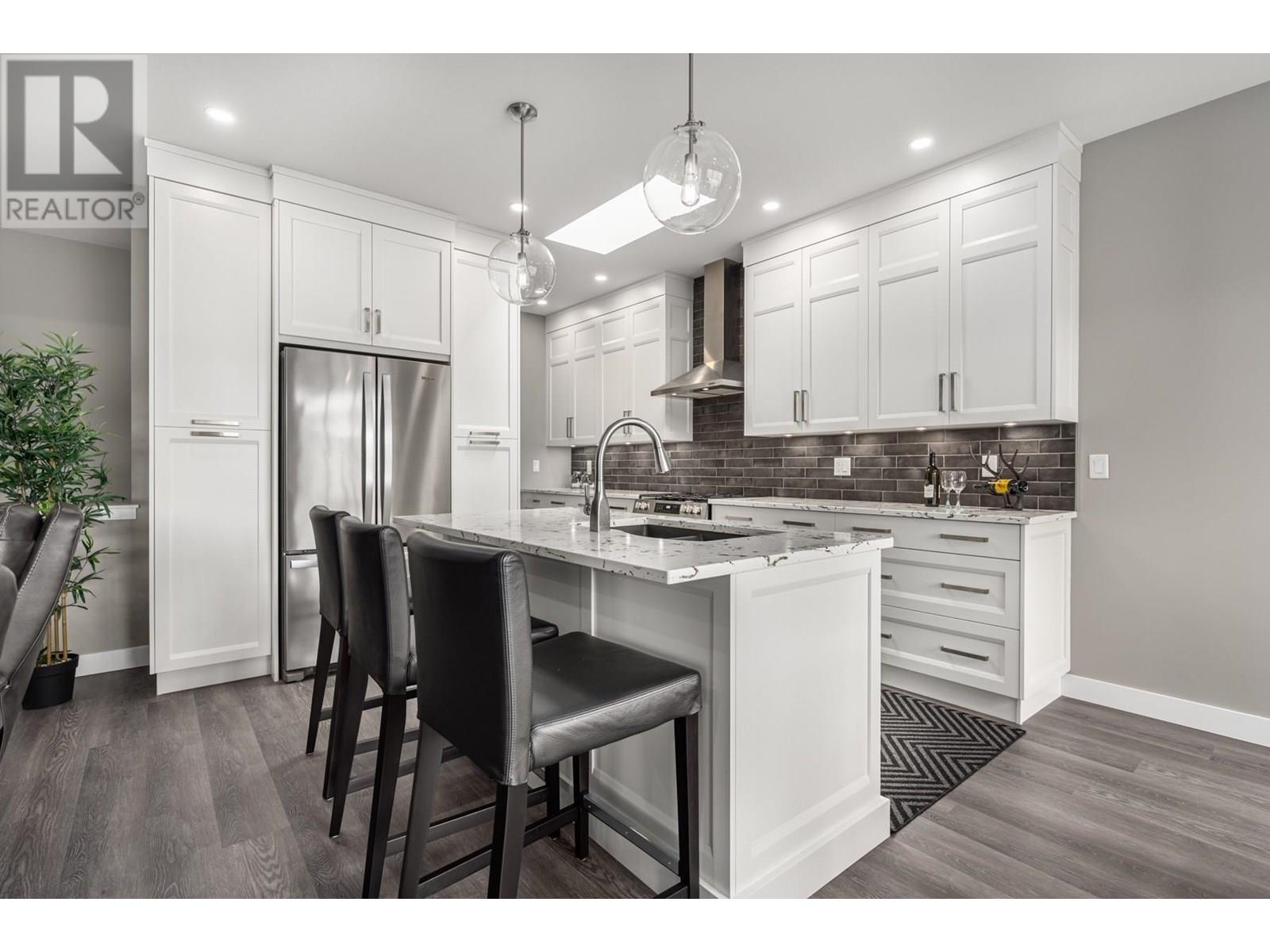 Property at 4038 Rio Vista Way image 3