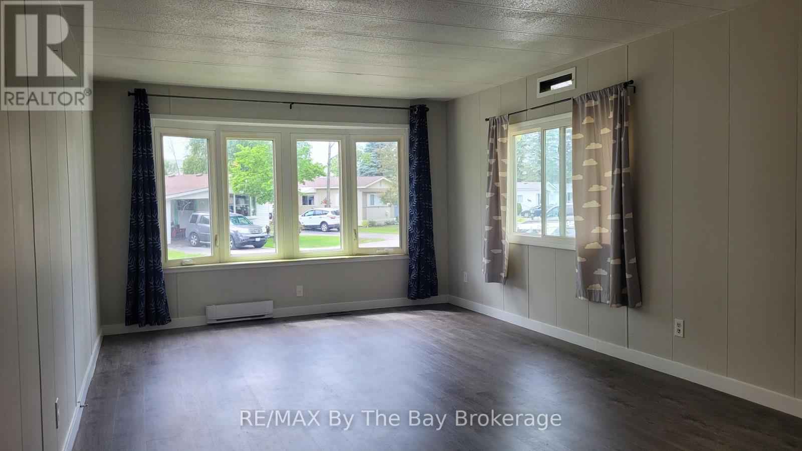 50 Georgian Glen Drive, Wasaga Beach, Ontario  L9Z 1K7 - Photo 19 - S12242738