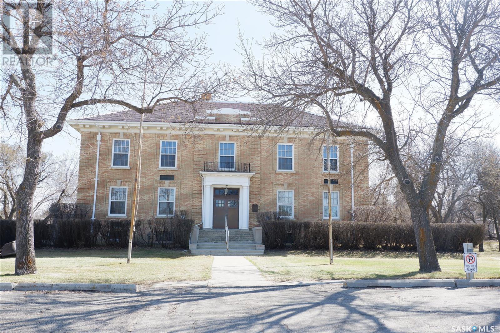 3 700 Centre STREET, Assiniboia, Saskatchewan