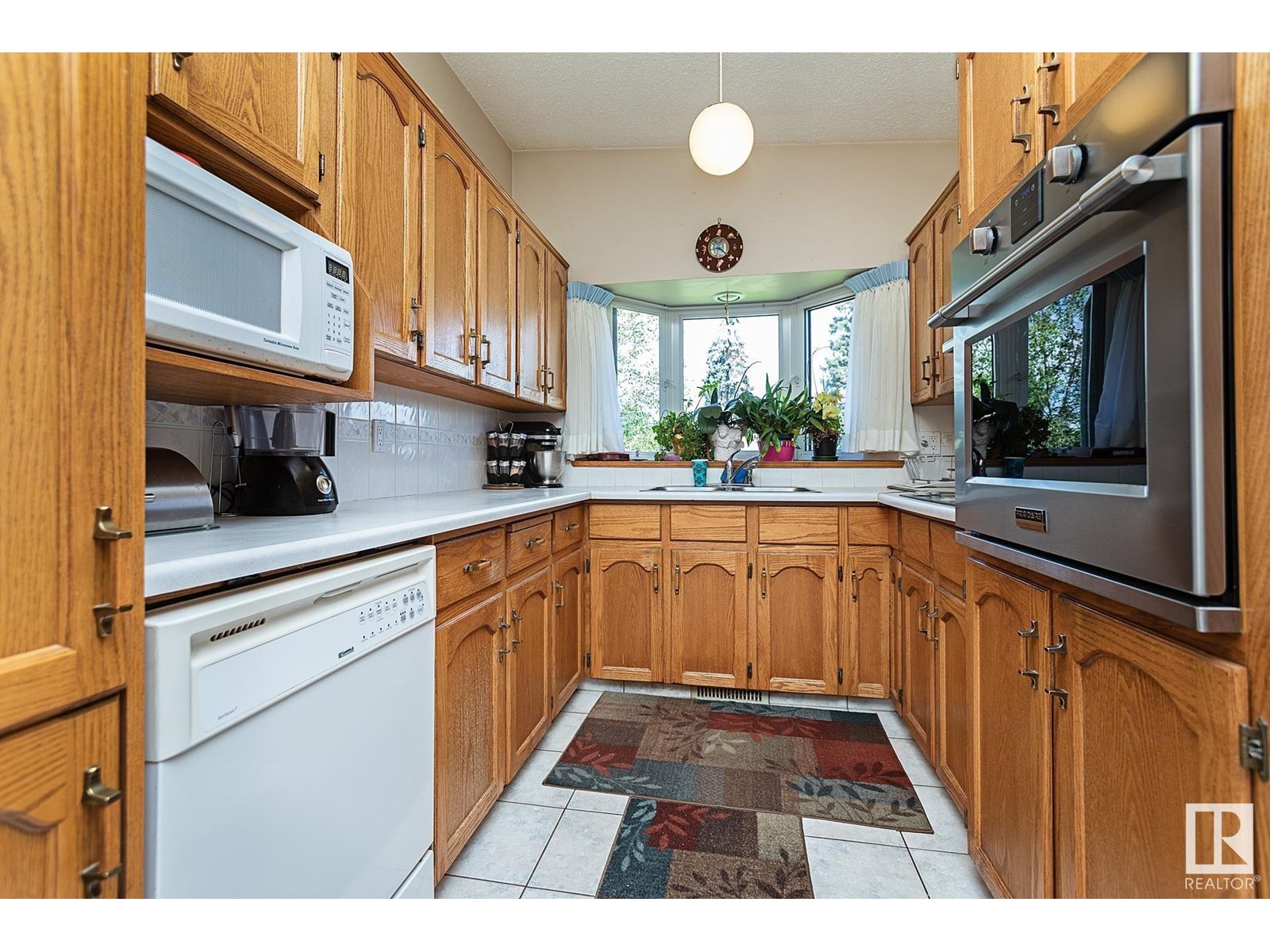 Property at 9523 134 AV NW image 4
