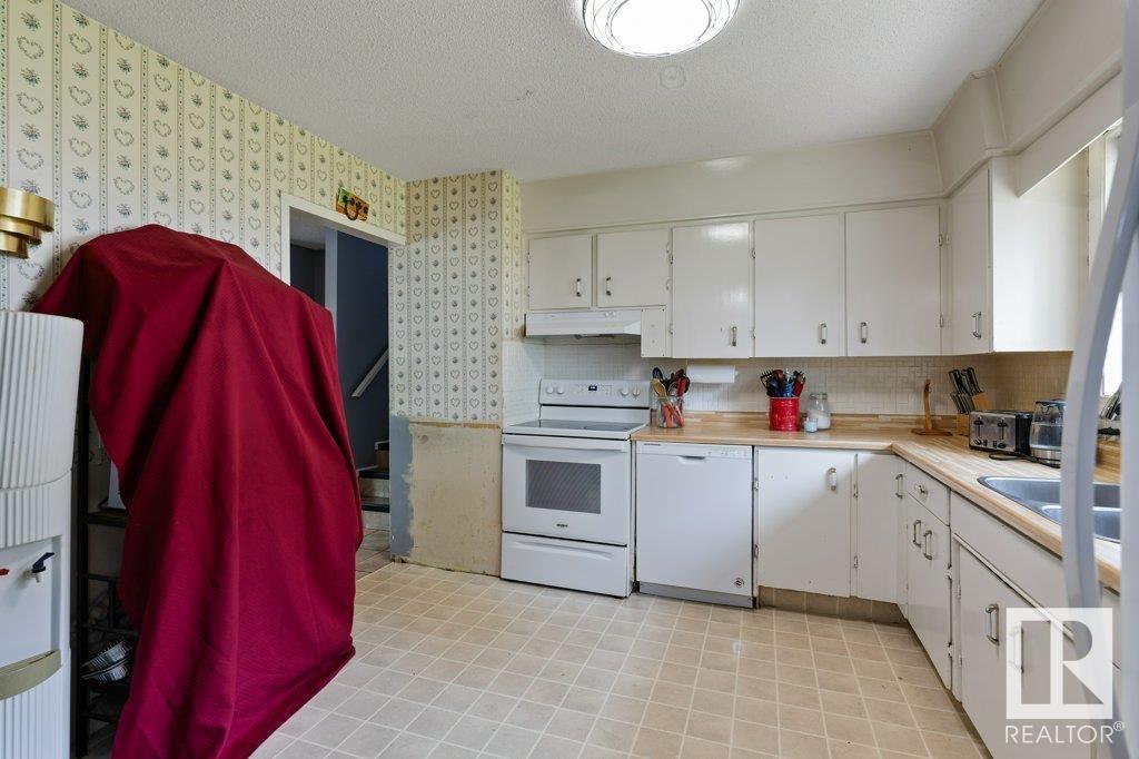 Property at 6 SYLVAN DR image 2