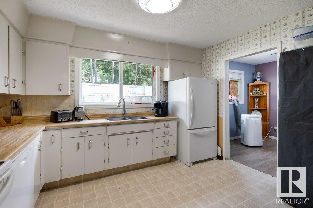 Property at 6 SYLVAN DR image 5