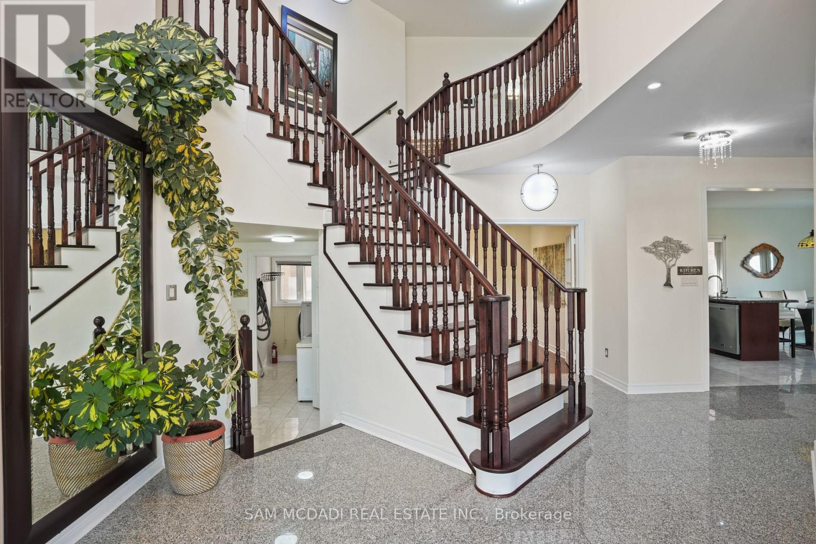 5499 Doctor Peddle Crescent, Mississauga, Ontario  L5M 0K7 - Photo 6 - W12280443