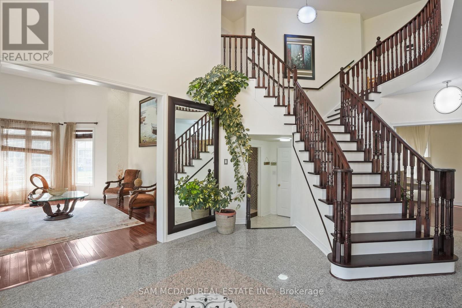 5499 Doctor Peddle Crescent, Mississauga, Ontario  L5M 0K7 - Photo 9 - W12280443