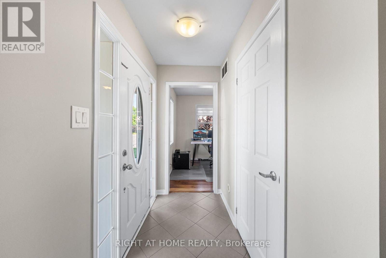 291 Woodley Crescent, Milton, Ontario  L9T 8B8 - Photo 6 - W12280480