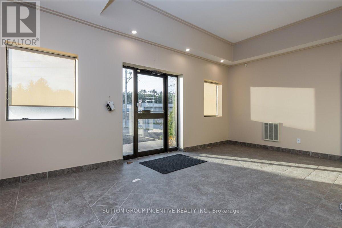 10&11, 1st Floor - 27 Hooper Road, Barrie, Ontario  L4N 9S3 - Photo 3 - S12280503