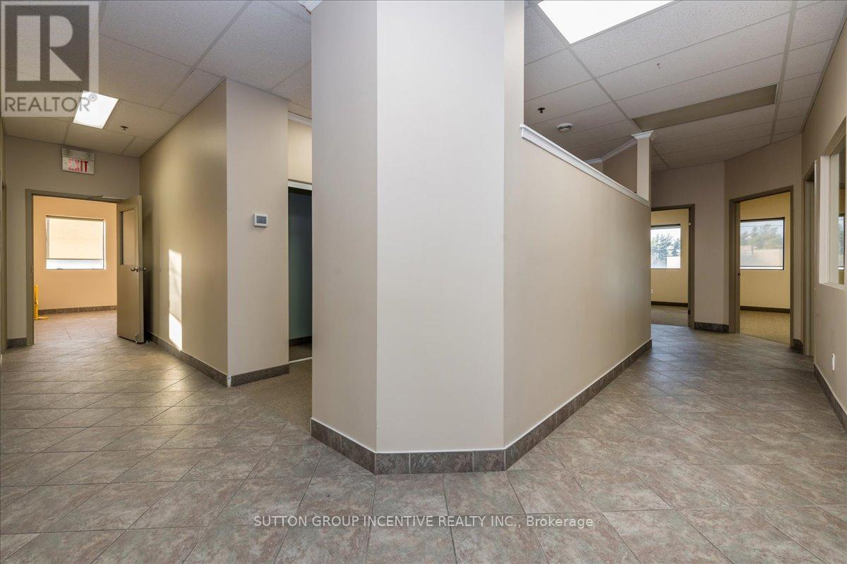 10&11, 1st Floor - 27 Hooper Road, Barrie, Ontario  L4N 9S3 - Photo 4 - S12280503