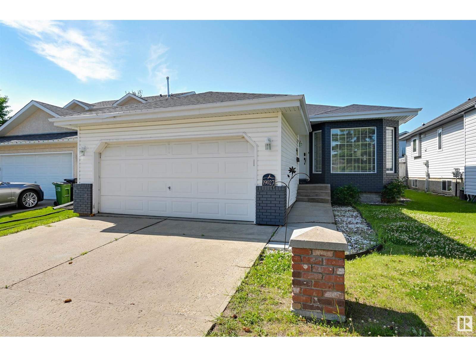 Property at 19027 53 AV NW image 2