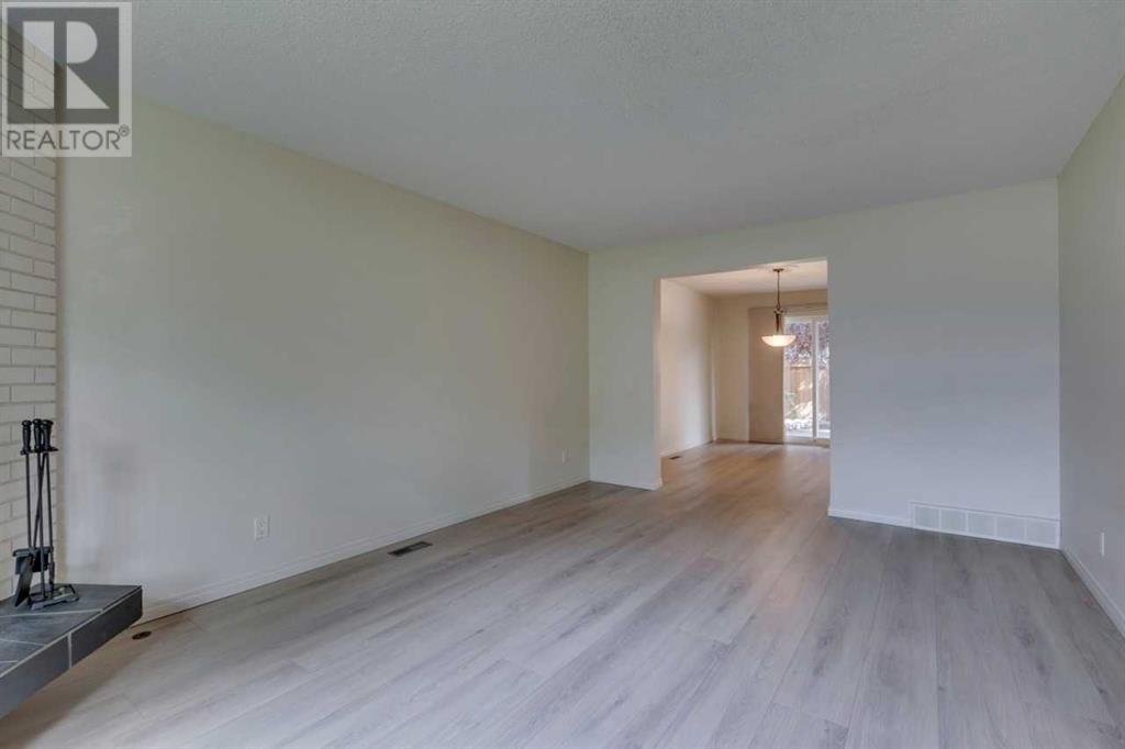Property at 26, 714 Willow Park Drive SE image 4