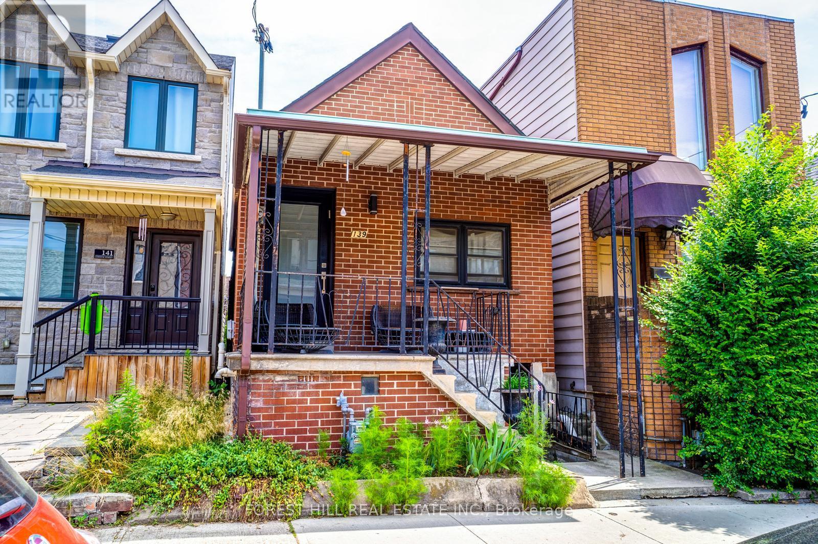 139 CHRISTIE STREET, Toronto, Ontario