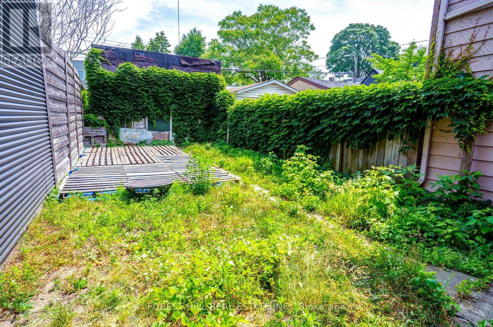139 Christie Street, Toronto, Ontario  M6G 3B3 - Photo 15 - C12275750