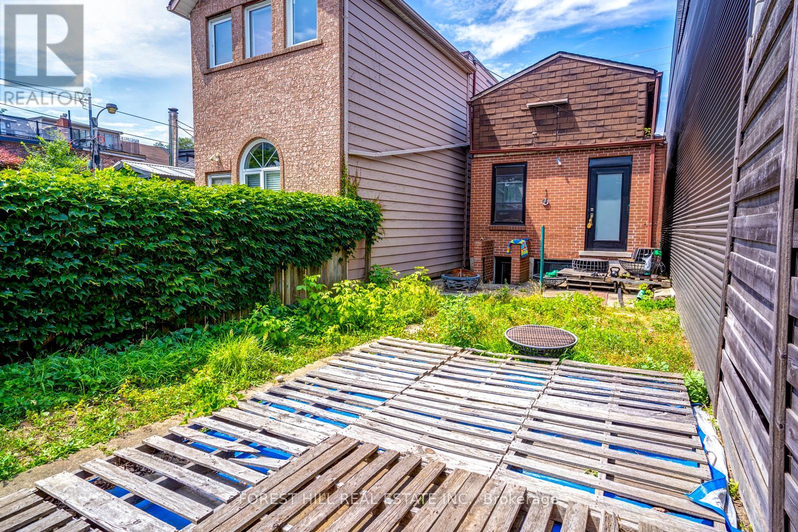 139 Christie Street, Toronto, Ontario  M6G 3B3 - Photo 18 - C12275750