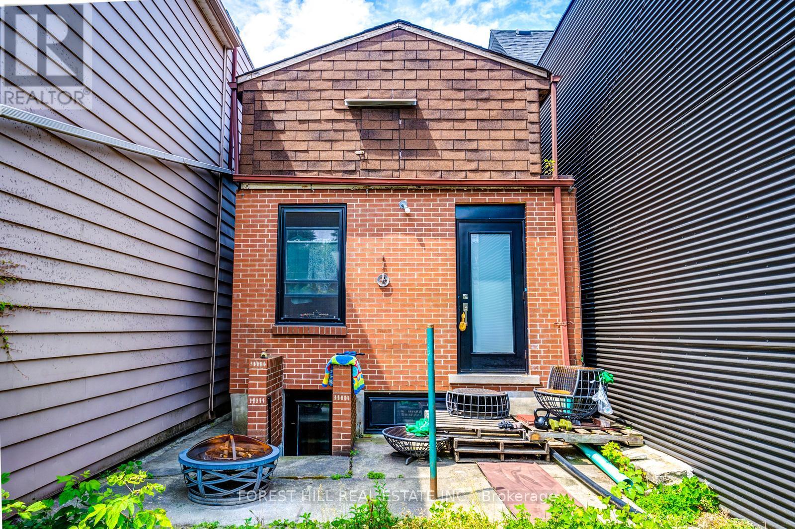 139 Christie Street, Toronto, Ontario  M6G 3B3 - Photo 20 - C12275750