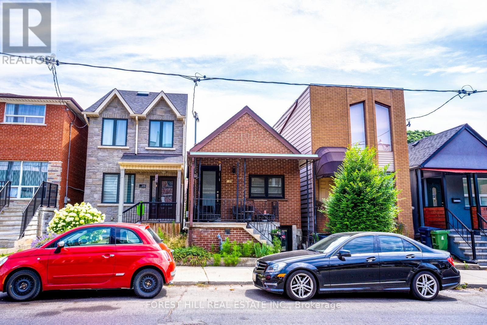 139 Christie Street, Toronto, Ontario  M6G 3B3 - Photo 2 - C12275750