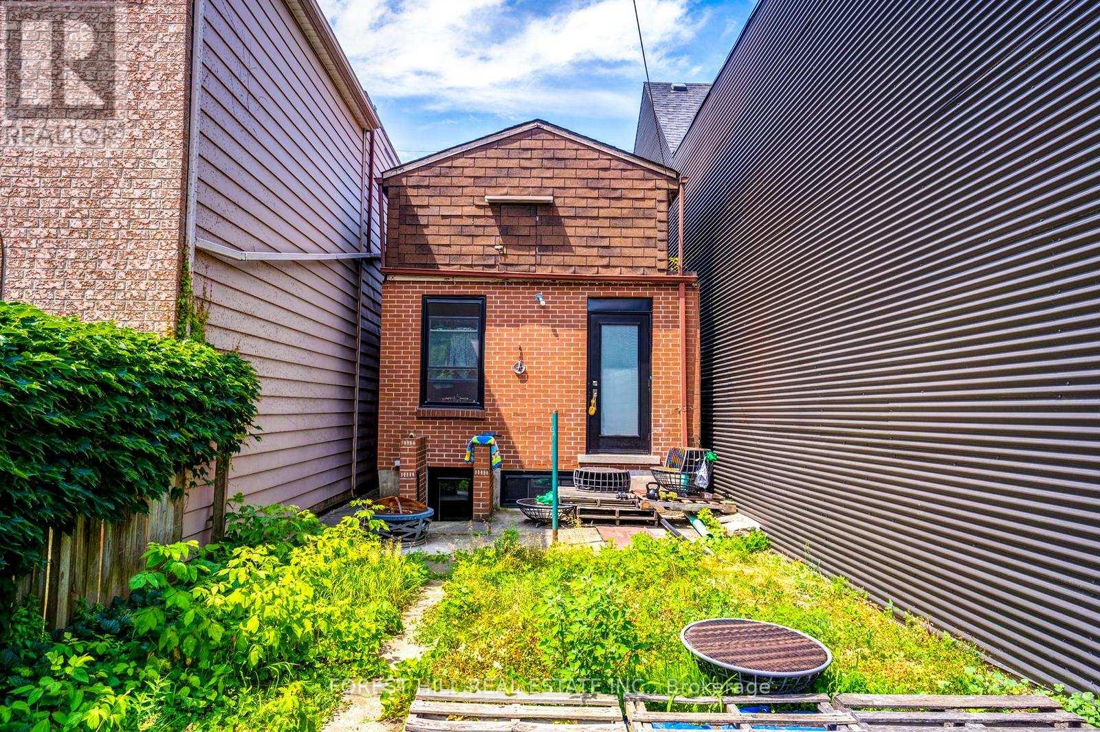 139 Christie Street, Toronto, Ontario  M6G 3B3 - Photo 19 - C12275750