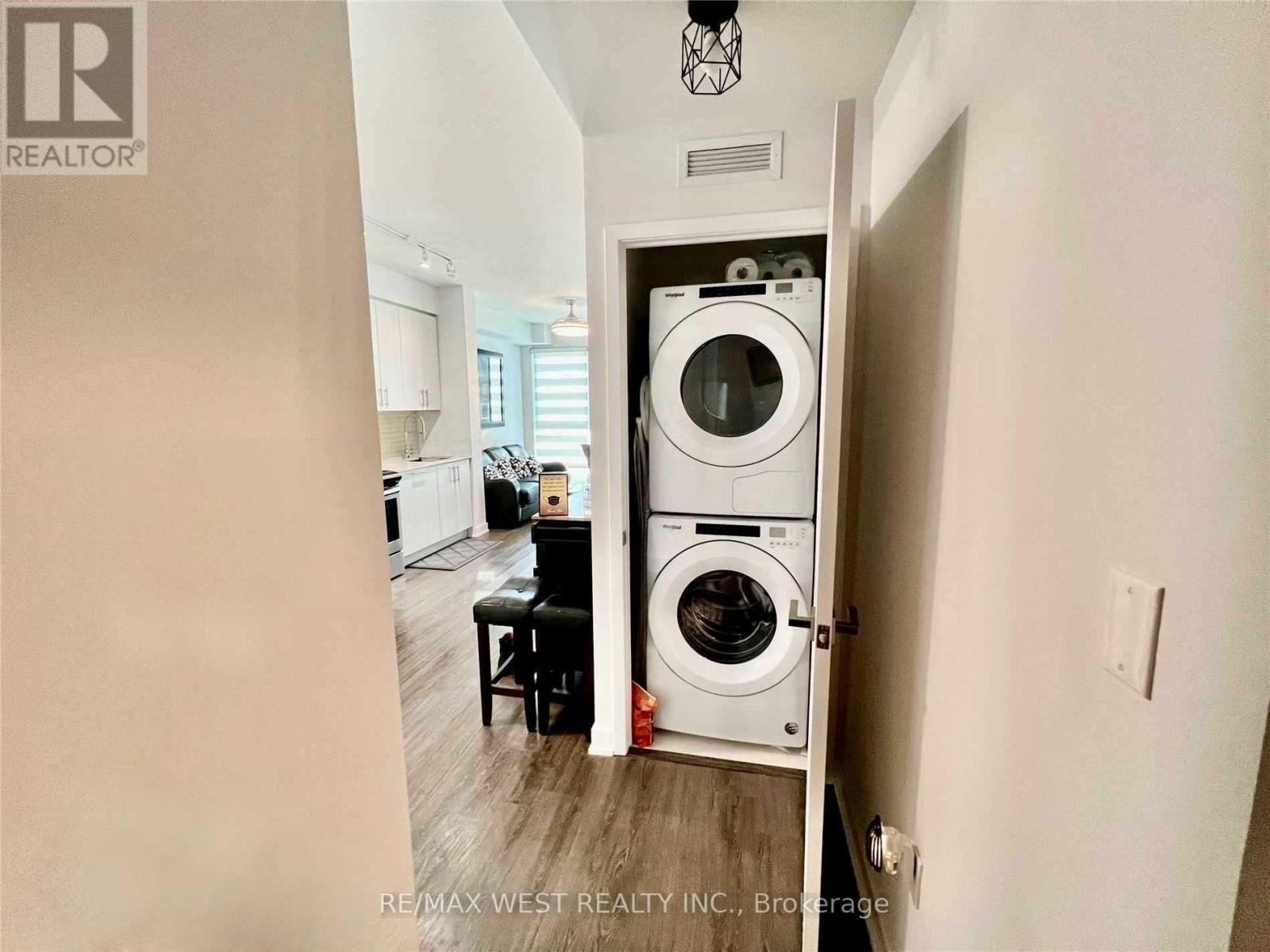1606 - 4085 Parkside Village Drive, Mississauga, Ontario  L5B 0K9 - Photo 12 - W12280554