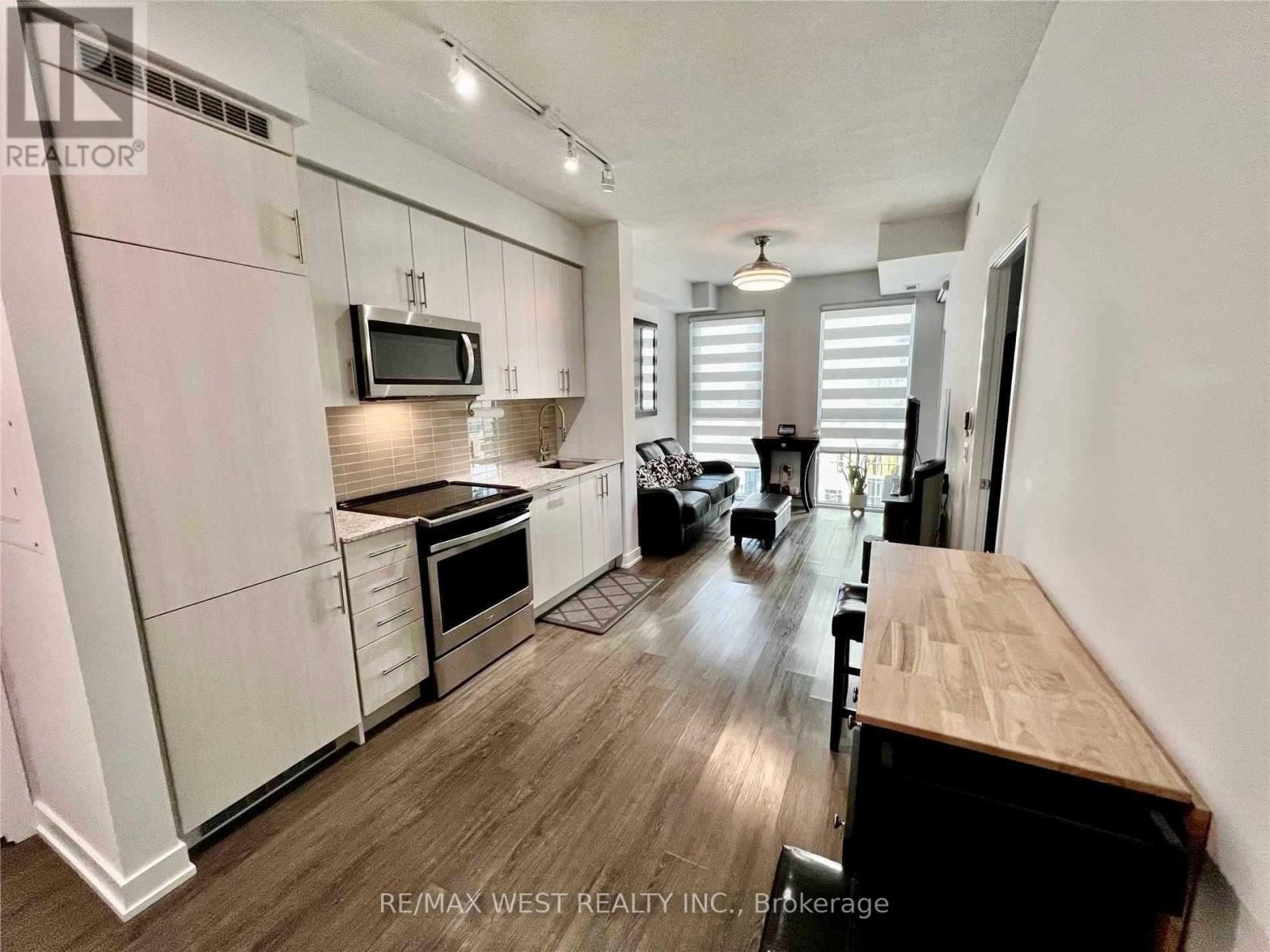 1606 - 4085 Parkside Village Drive, Mississauga, Ontario  L5B 0K9 - Photo 2 - W12280554