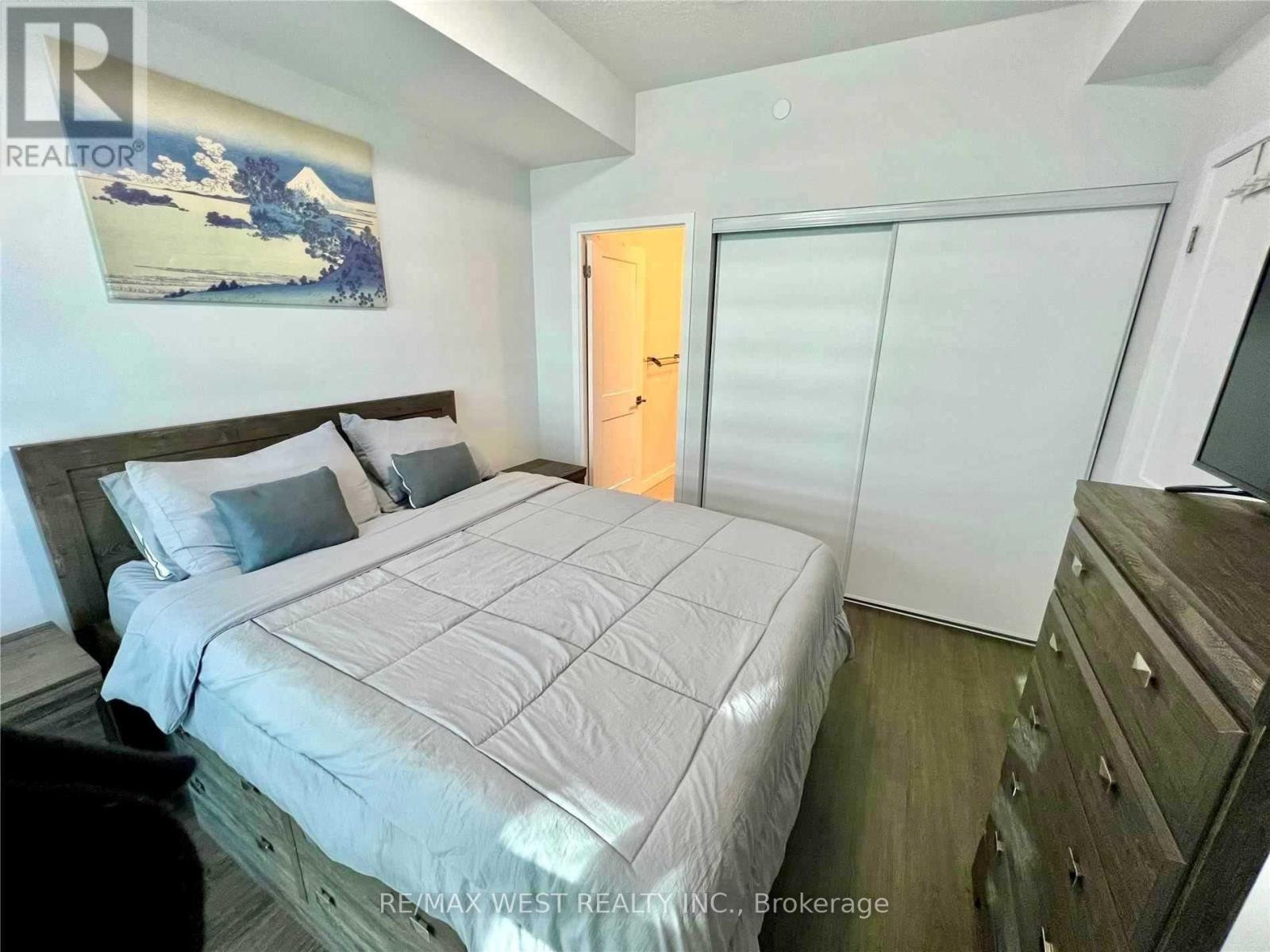 1606 - 4085 Parkside Village Drive, Mississauga, Ontario  L5B 0K9 - Photo 7 - W12280554