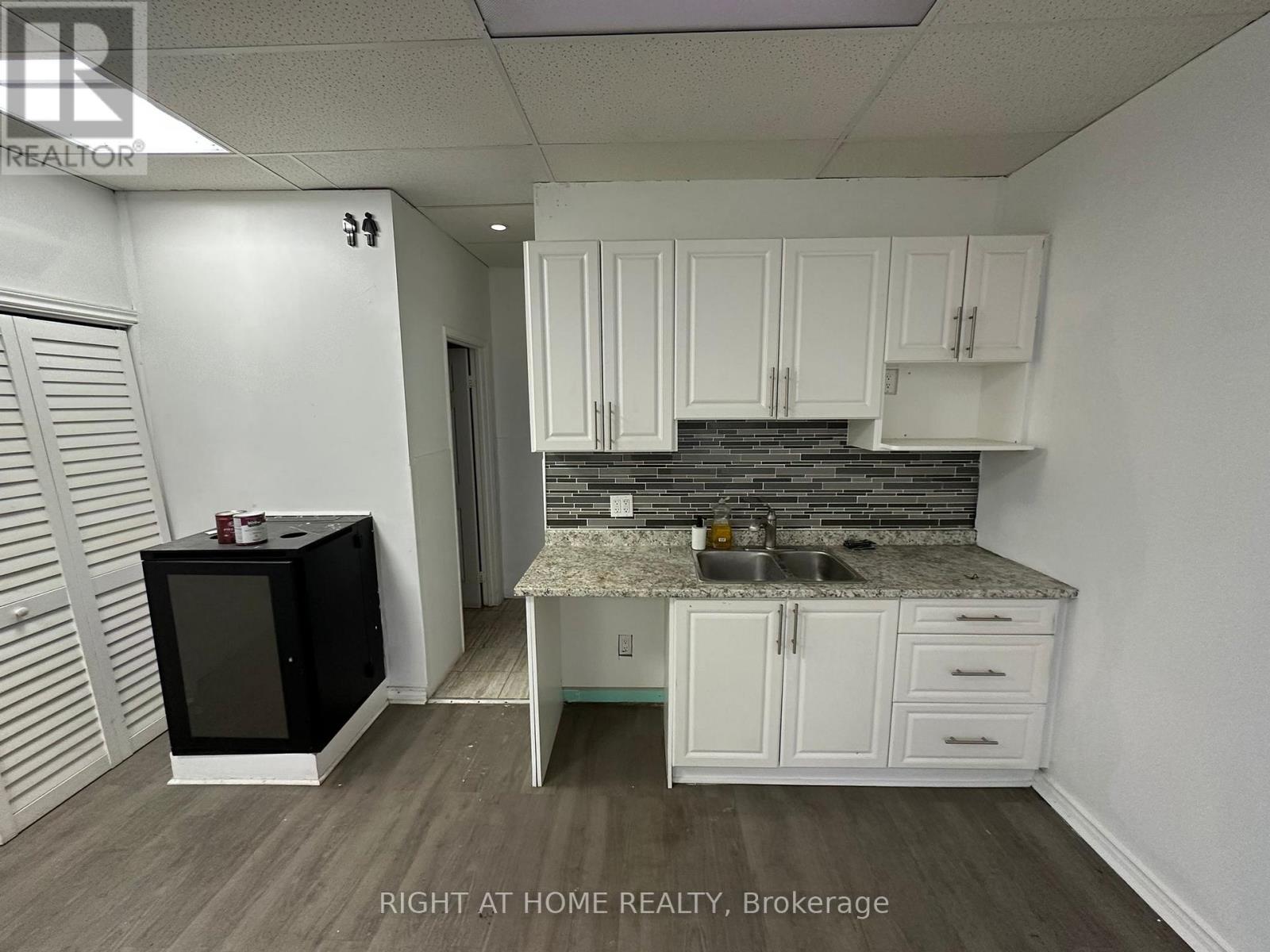 5 - 1278 St.clair Avenue W, Toronto, Ontario  M6E 1B9 - Photo 8 - W12280564