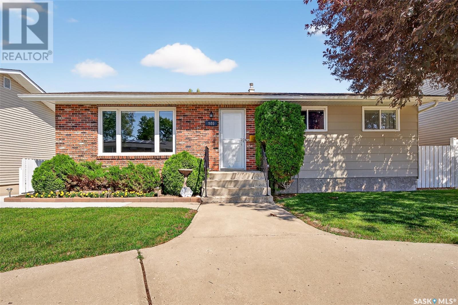 986 Holdsworth CRESCENT, moose jaw, Saskatchewan