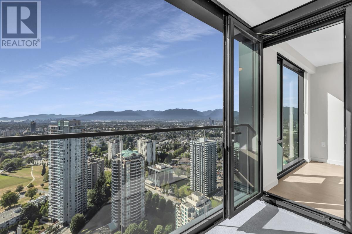 3305 5987 WILSON AVENUE, Burnaby, British Columbia