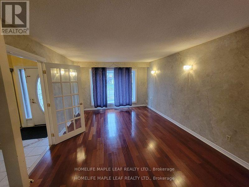 Upper - 4 Ashurst Crescent, Brampton, Ontario  L6V 3N8 - Photo 5 - W12280587