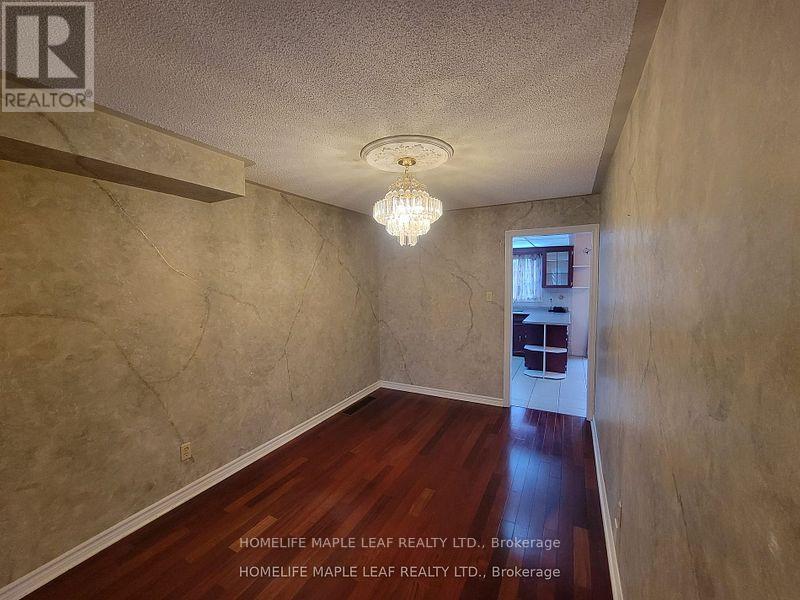 Upper - 4 Ashurst Crescent, Brampton, Ontario  L6V 3N8 - Photo 6 - W12280587