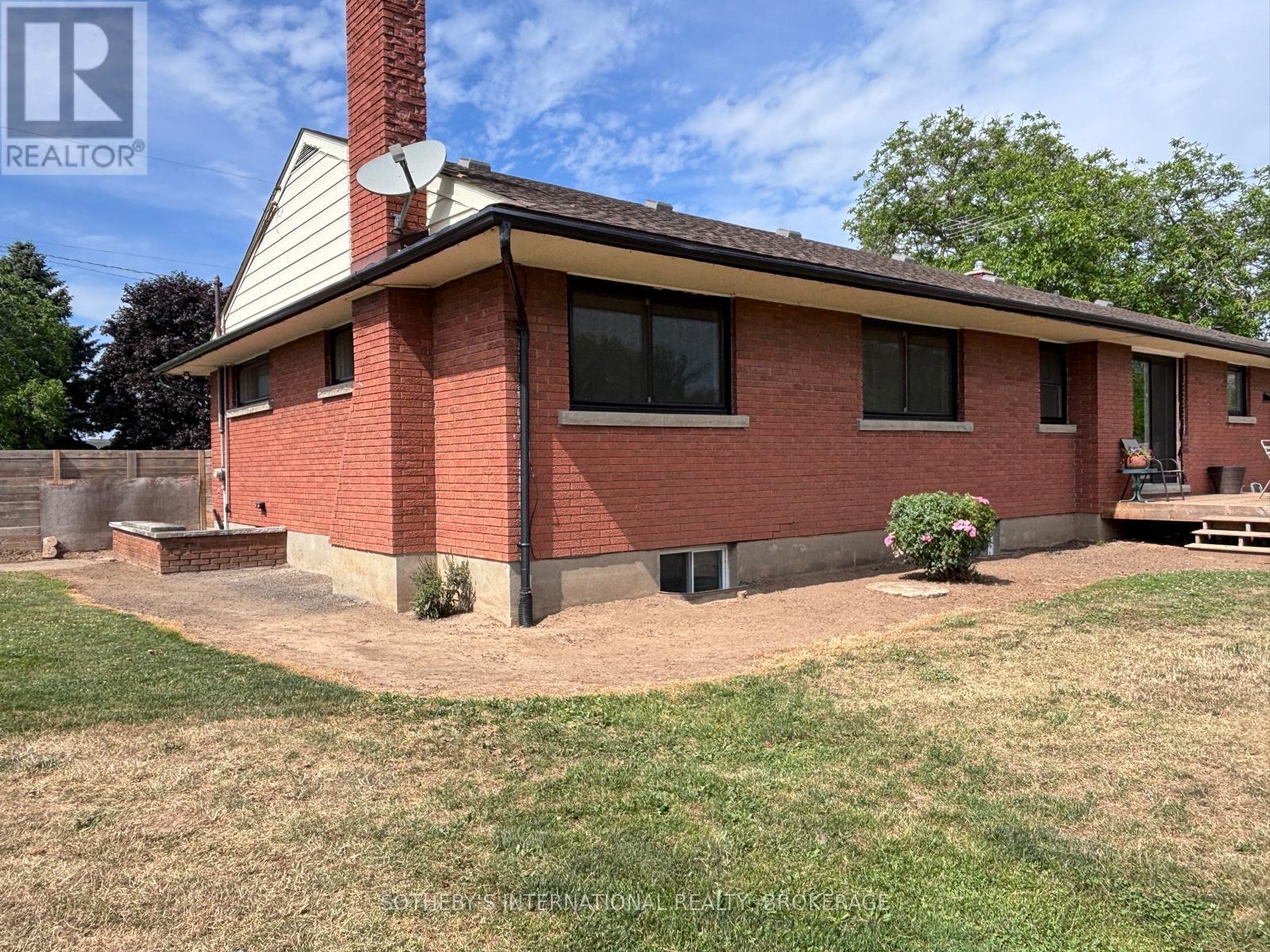 540 Concession 1 Road, Niagara-On-The-Lake, Ontario  L0S 1J0 - Photo 33 - X12280617