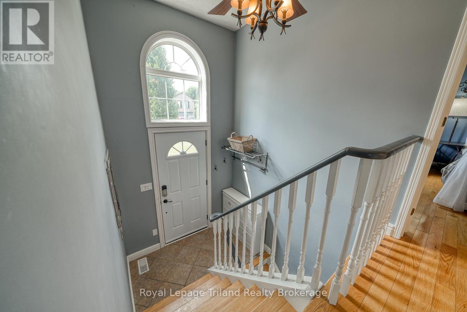 Property at 109 CANROBERT STREET image 4