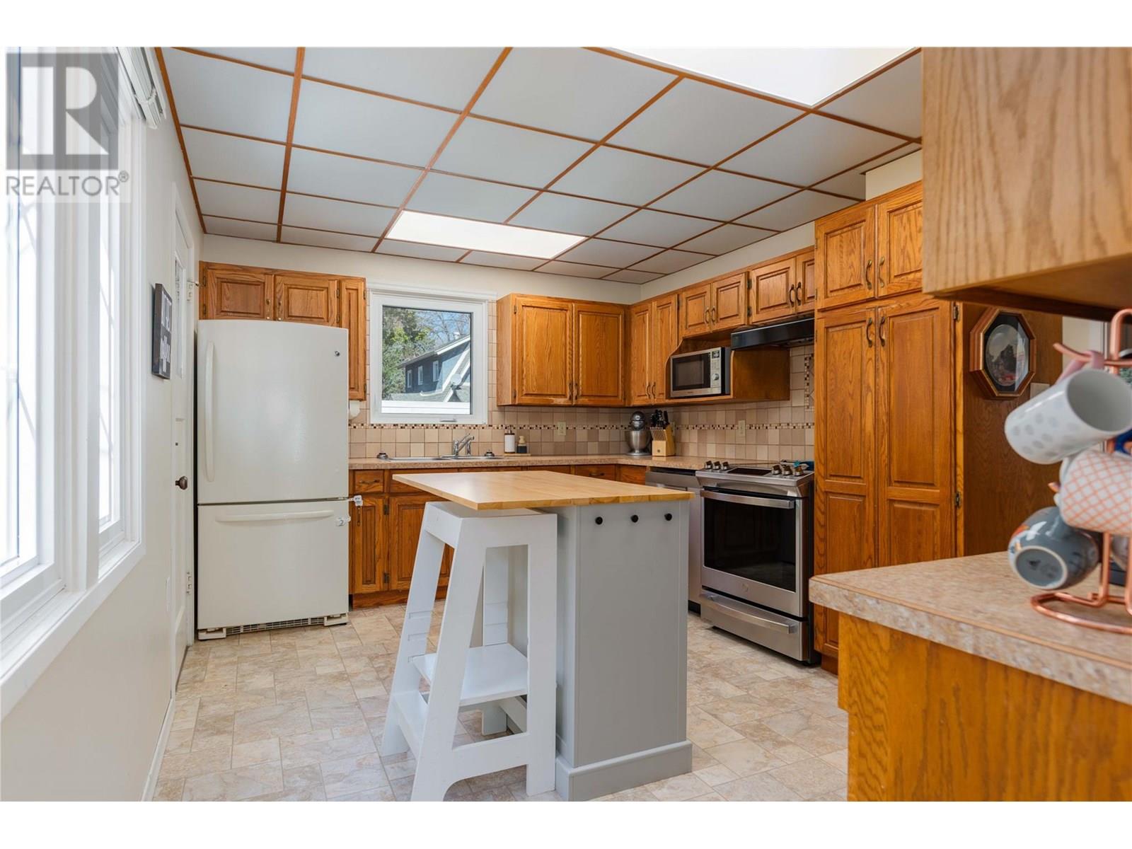 Property at 309 RITCHIE Avenue image 3