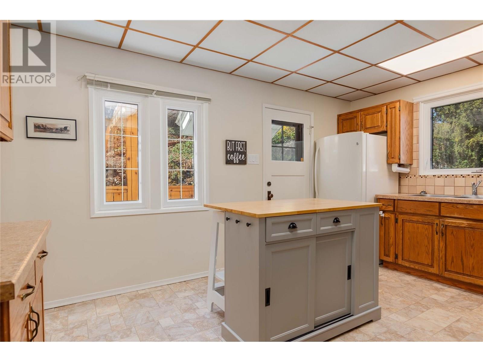 Property at 309 RITCHIE Avenue image 5