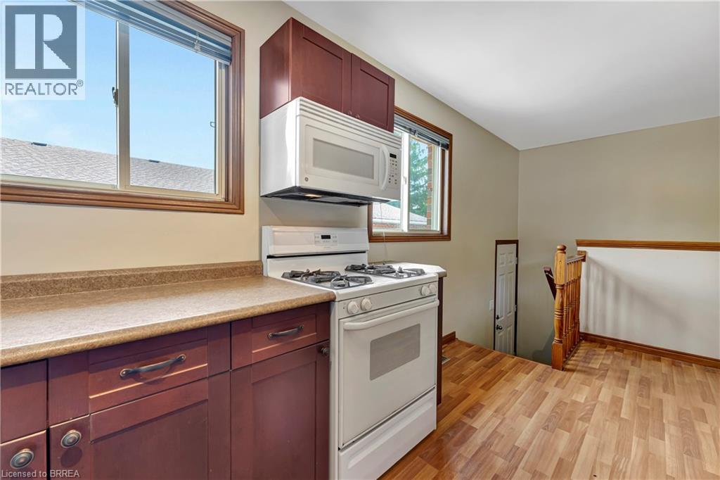 Property at 15 IVY Crescent image 4