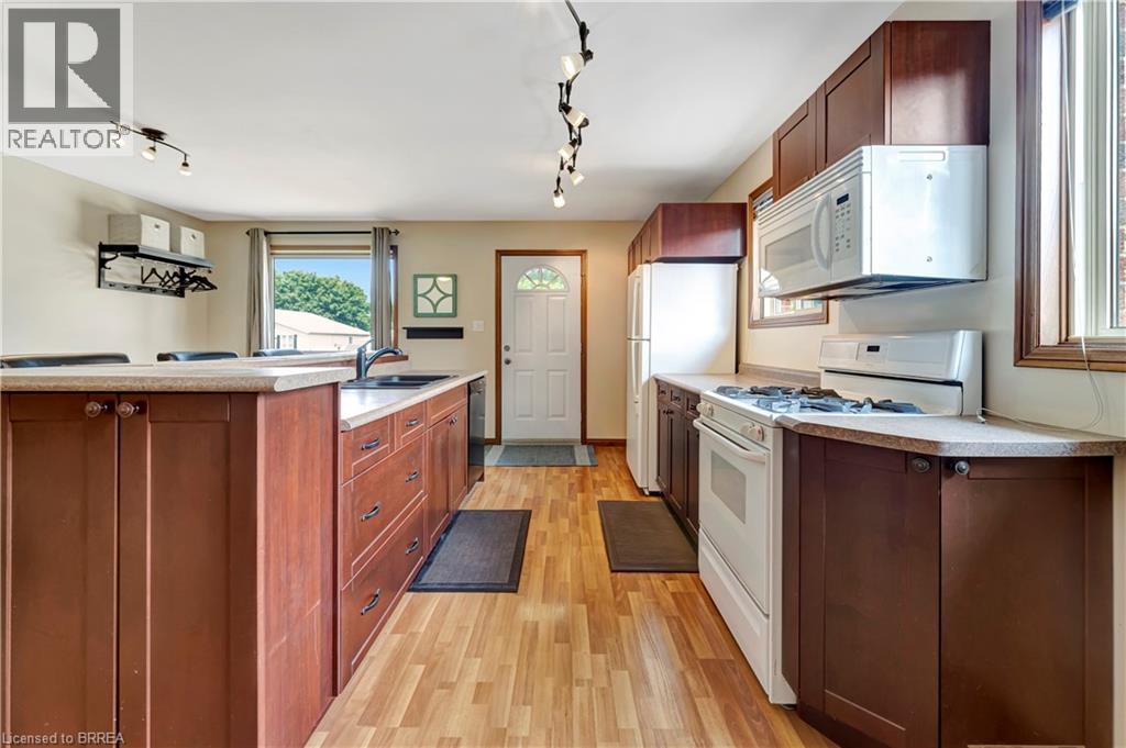 Property at 15 IVY Crescent image 5