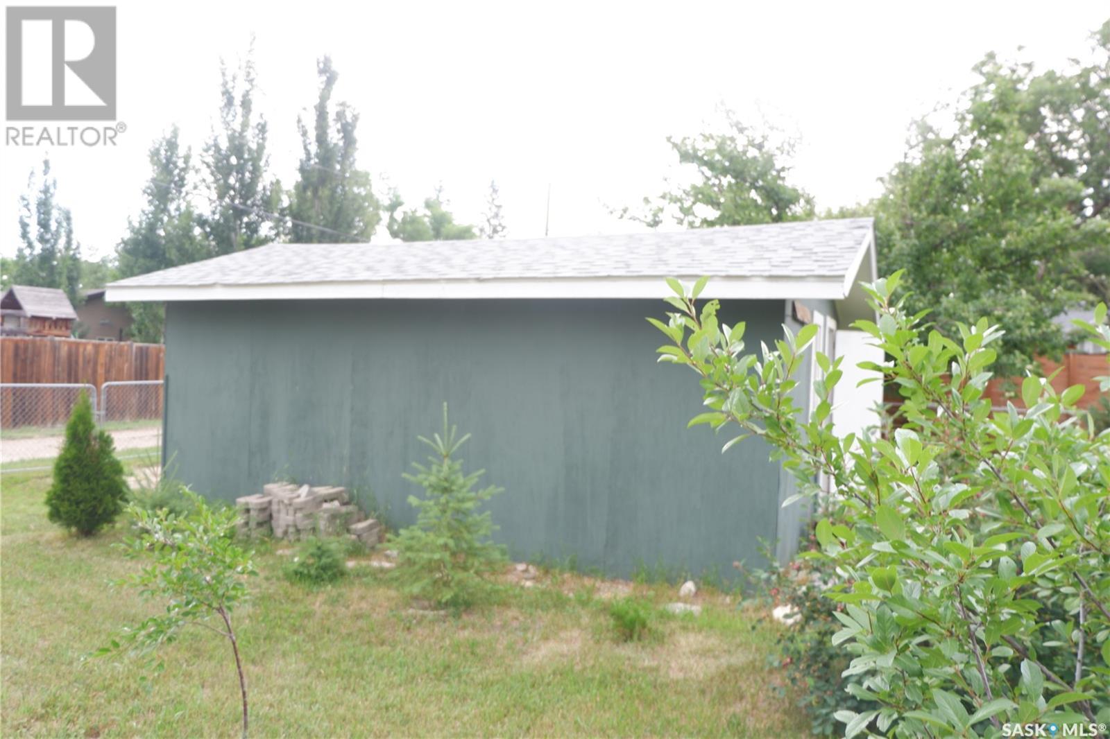Property at 220 6th AVENUE W image 3