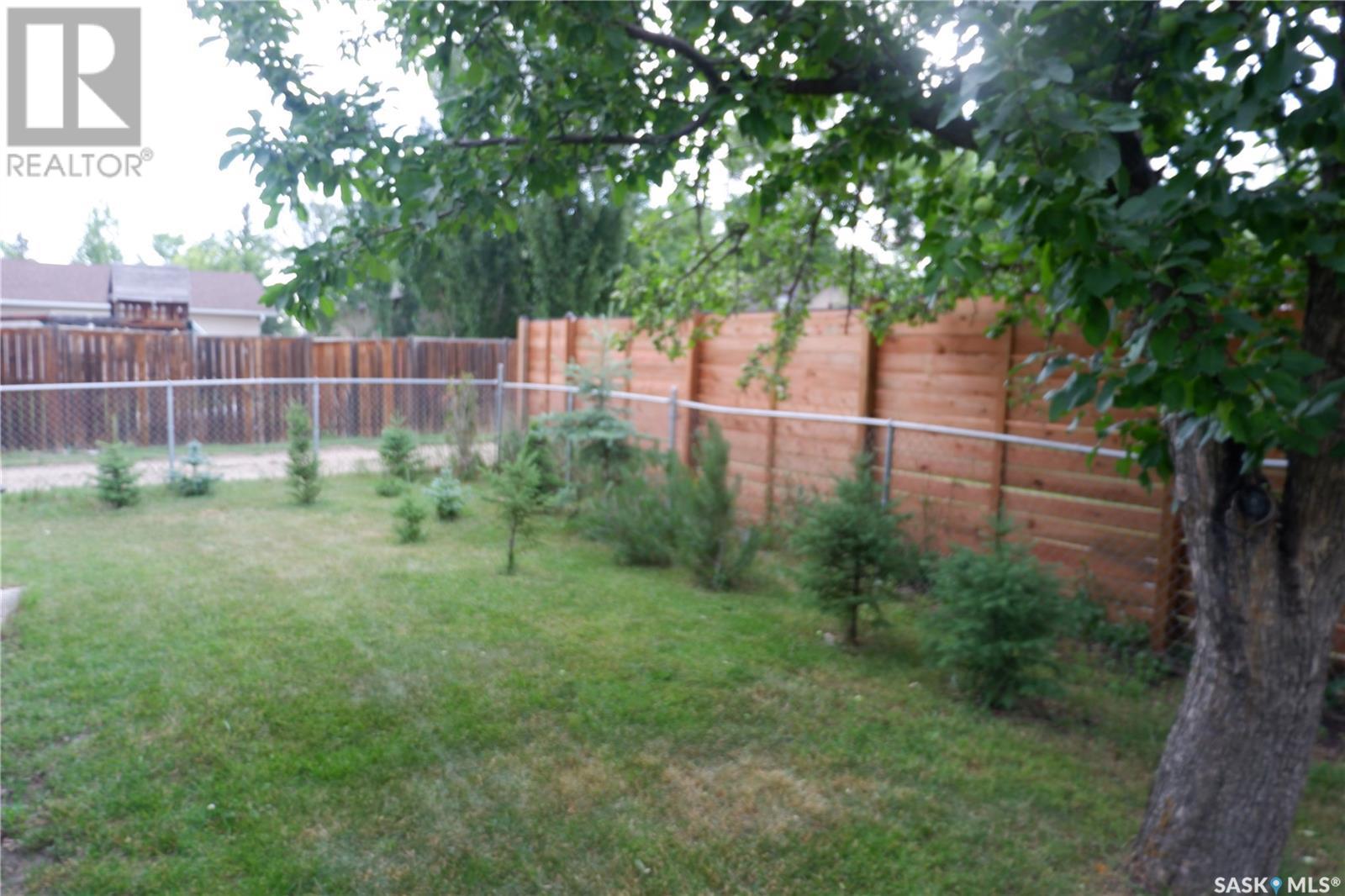 220 6th Avenue W, Assiniboia, Saskatchewan  S0H 0B0 - Photo 34 - SK012224