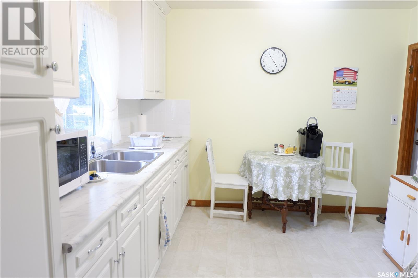 Property at 220 6th AVENUE W image 4