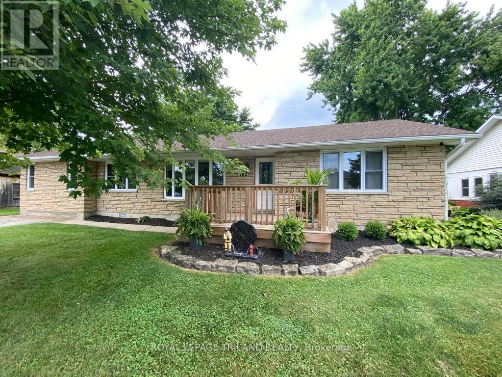 102 ONTARIO STREET, Lambton Shores, Ontario