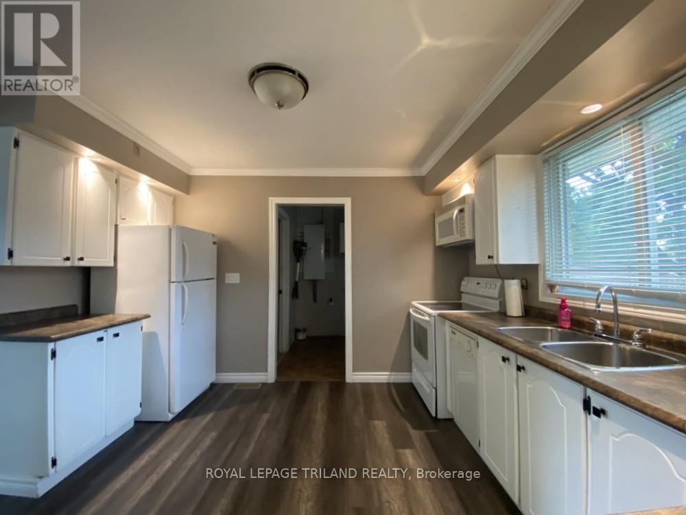102 Ontario Street, Lambton Shores, Ontario  N0M 2N0 - Photo 10 - X12280638