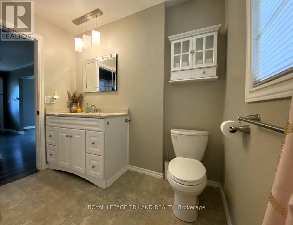 102 Ontario Street, Lambton Shores, Ontario  N0M 2N0 - Photo 33 - X12280638